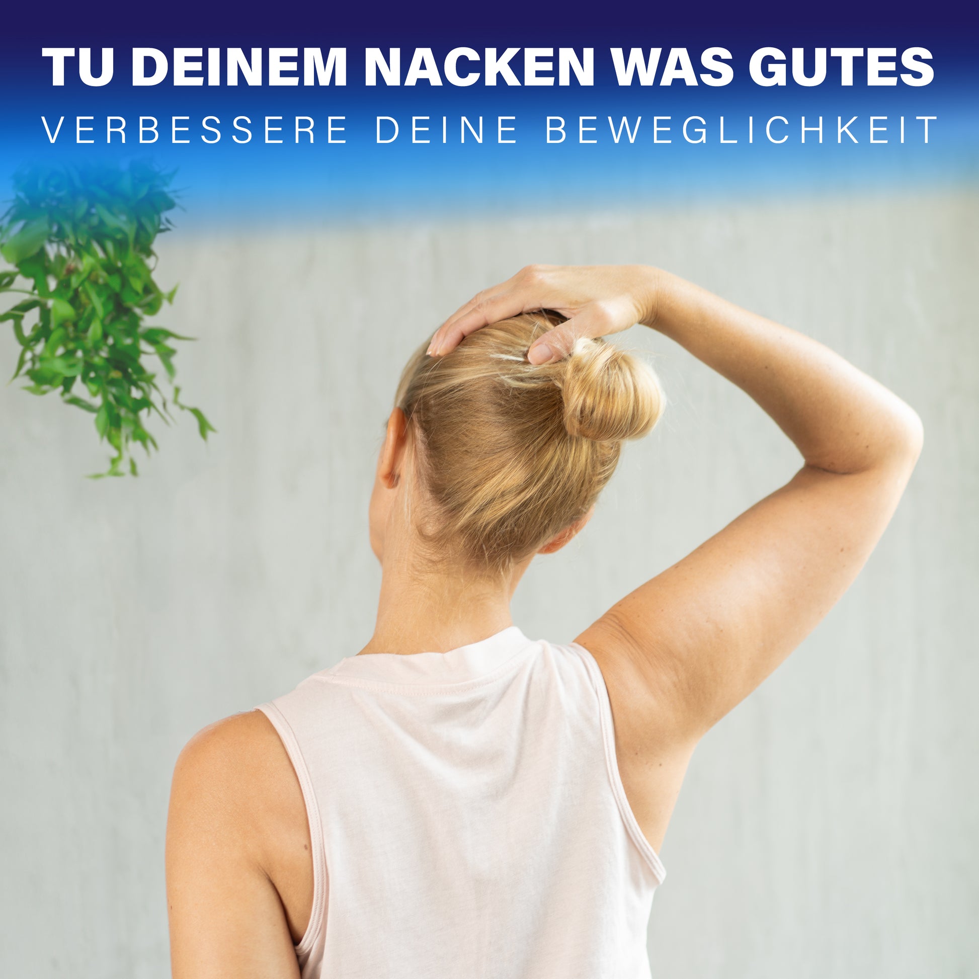 Frau mit hochgestecktem Haar trägt weißen Nackenstrecker aus flexiblem Material zur Beweglichkeitsverbesserung. - Healthfix - Nackenstrecker